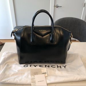 Givenchy Antigona Medium - glossy black